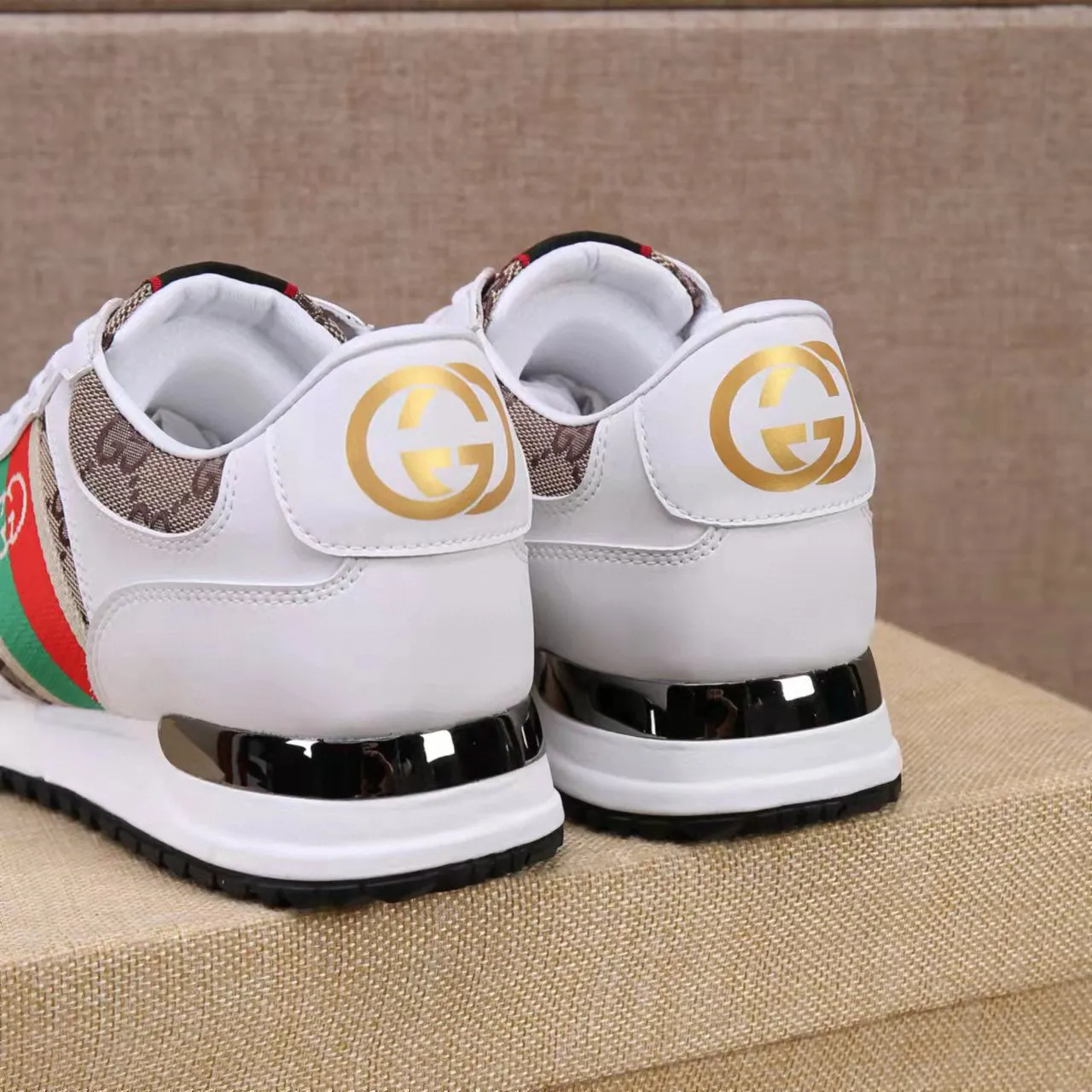 Factory price: 400💰[Gucci men's sports shoes] Gucci fashionable casual men's shoes🇨🇳Original 1:1 mold opening, new model debuts first💯Not high-profile but avant-garde, simple, low-key and fashionable, super versatile style🌿Made of original cowhide➕Sheepskin lining🎋The version is comfortable on the feet, first-class workmanship🍍Number: 38-44, (45 customized)